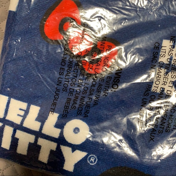 LIMITED EDITION Hello Kitty Dodgers Towel - Picture 6 of 6